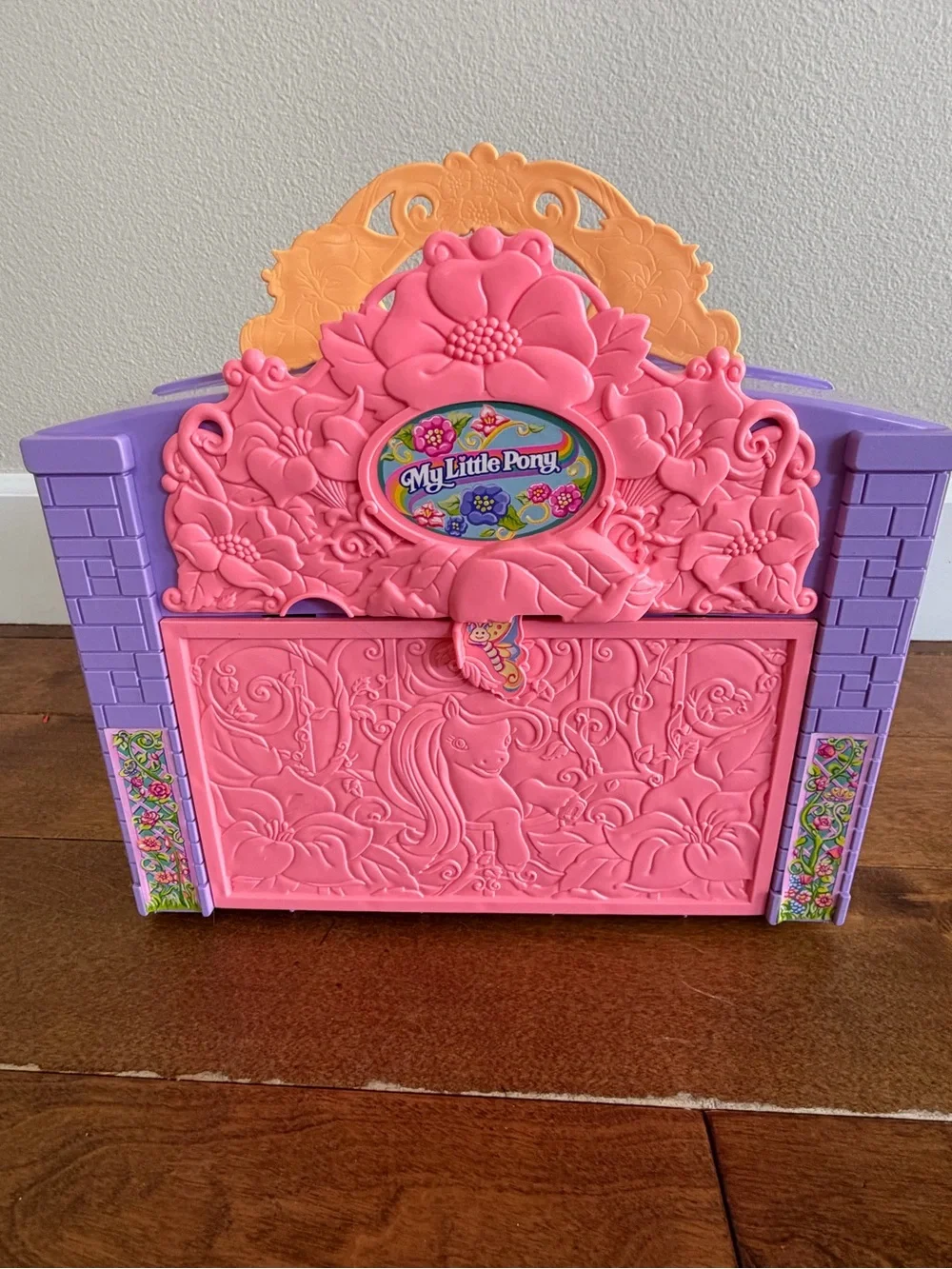 Vintage 1997 My Little Pony Pony Garden Playcase in box!